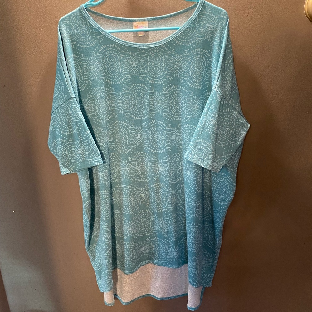 LuLaRoe Top High Low Size L